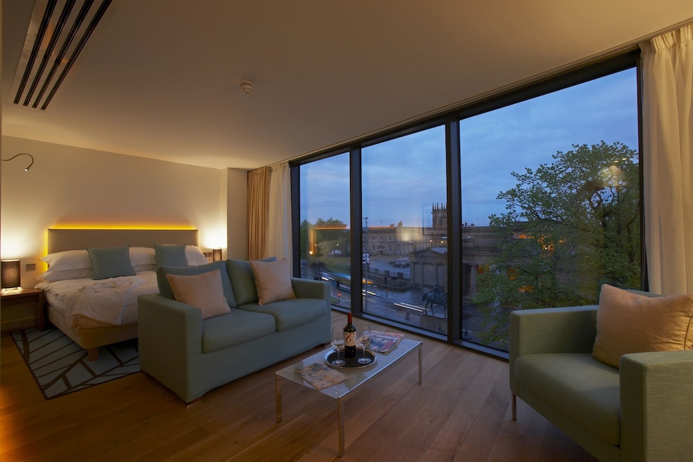 Abode Chester 39/47