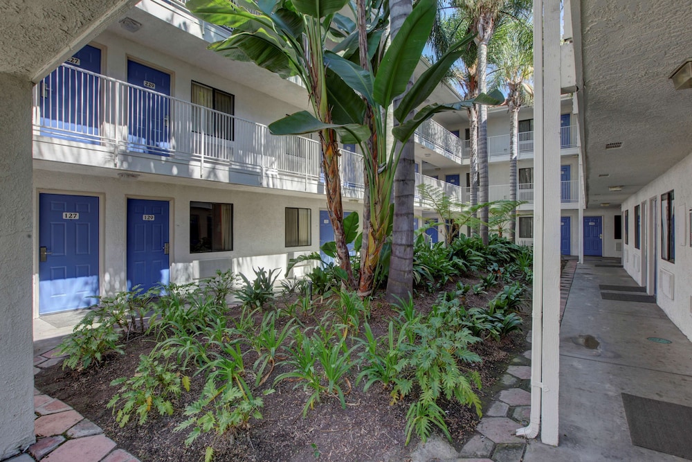 Motel6 Bellflower, CA - Los Angeles 56/65