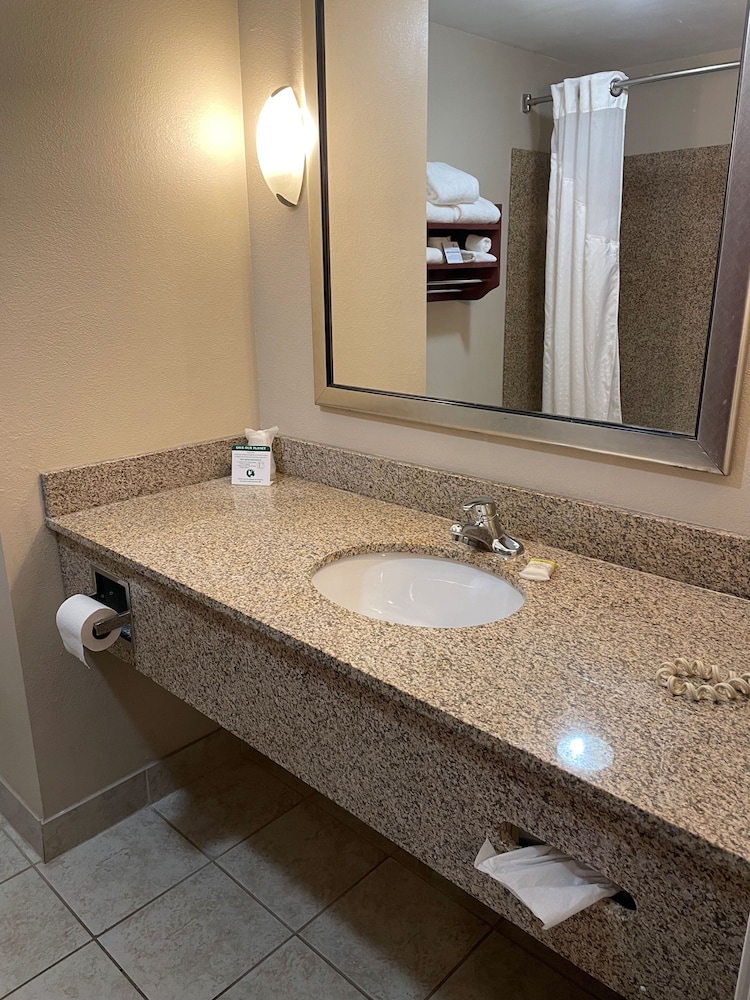 Holiday Inn Express Hotel Suites Niagara Falls 26/75