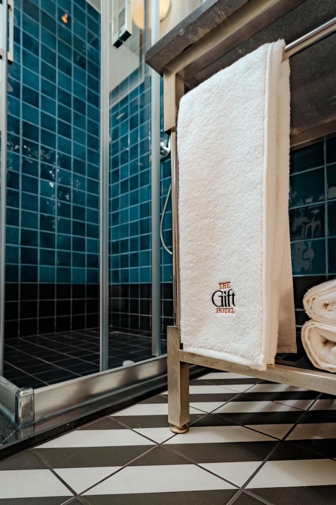 The Gift Hotel 28/50