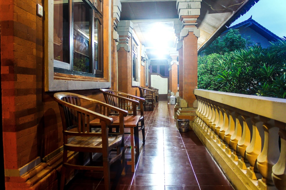 Budhi Beach Inn 9/30