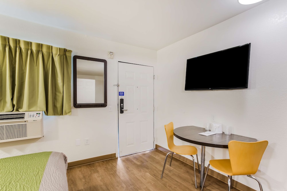 Motel6 Jacksonville, FL - South 29/45