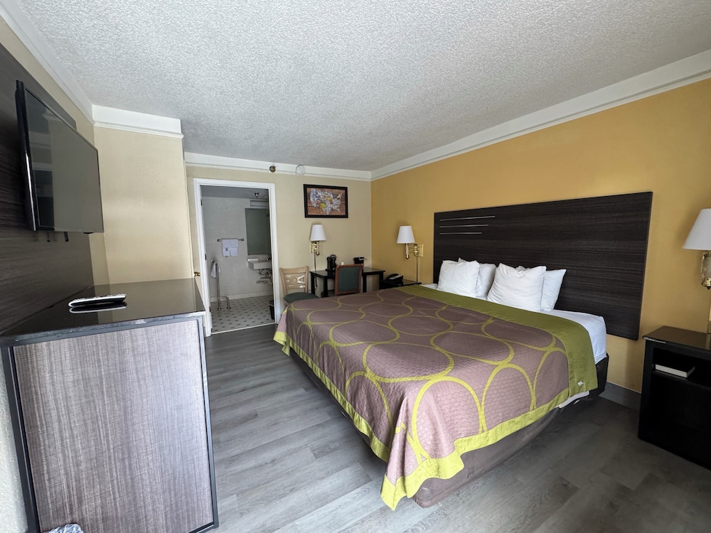 Super 8 by Wyndham Savannah 20/51