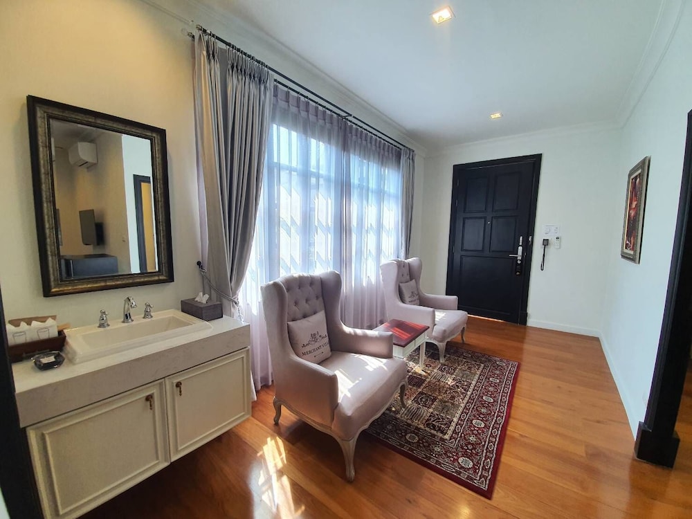 Merchant Villa 9/50