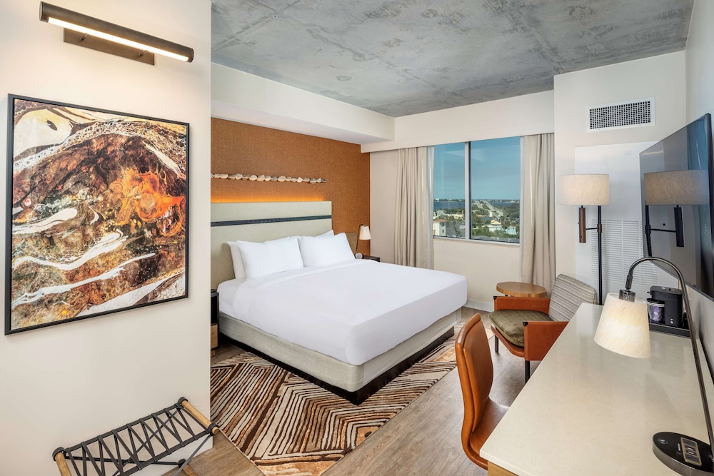 ROOM, KING BED, CITY VIEW, ACCESSIBLE