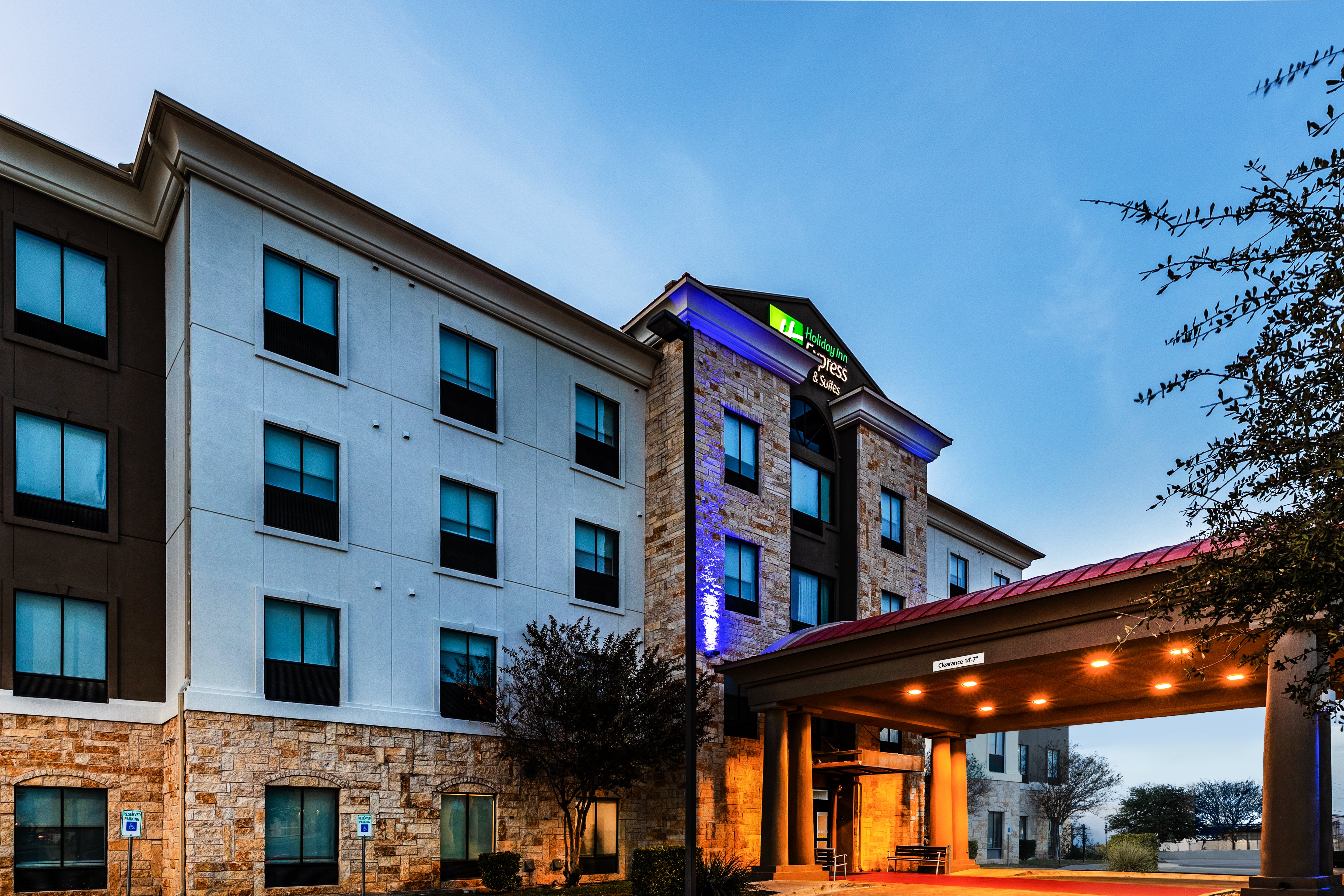 Holiday Inn Express Hotel And Suites Del Rio 4/37