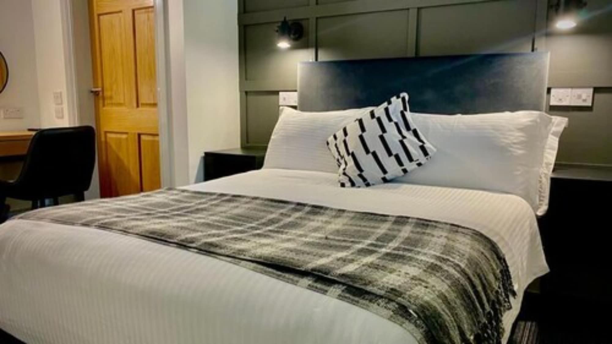 BASIC, DOUBLE BED