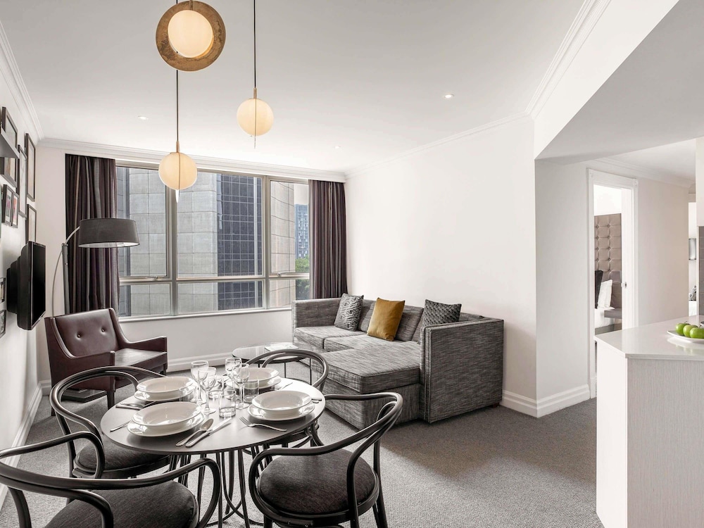 Mantra 2 Bond Street Sydney 45/62