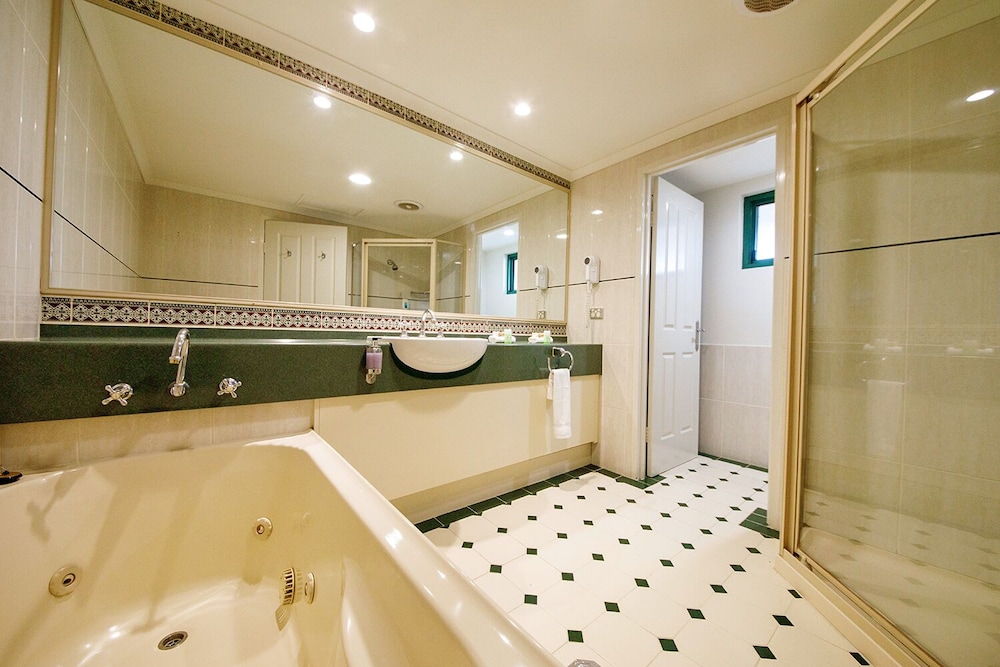 Yarrawonga Mulwala Golf Club Resort 8/86