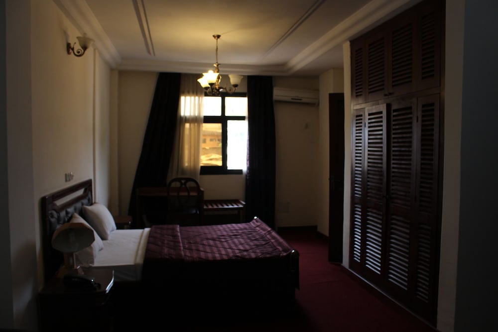 Girafe Hotel 7/31