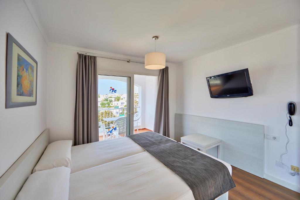 Room at OLA APARTAMENTOS CALA D OR, CALA D OR