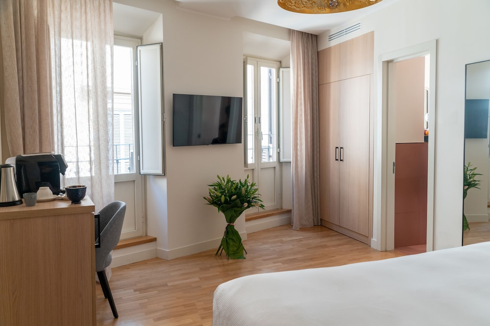 9 Hotel Cesari 37/85