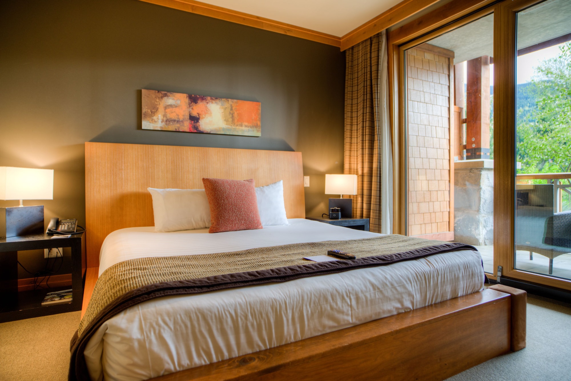 1 BEDROOM, SUITE