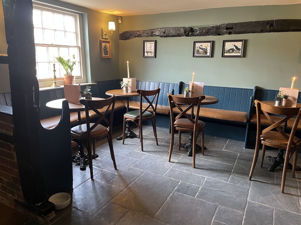 The Plume of Feathers - Inn 26/33