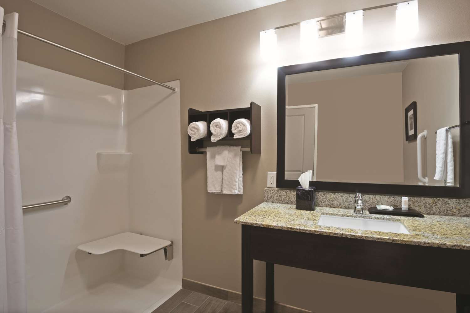 La Quinta Inn Suites Paducah 56/58