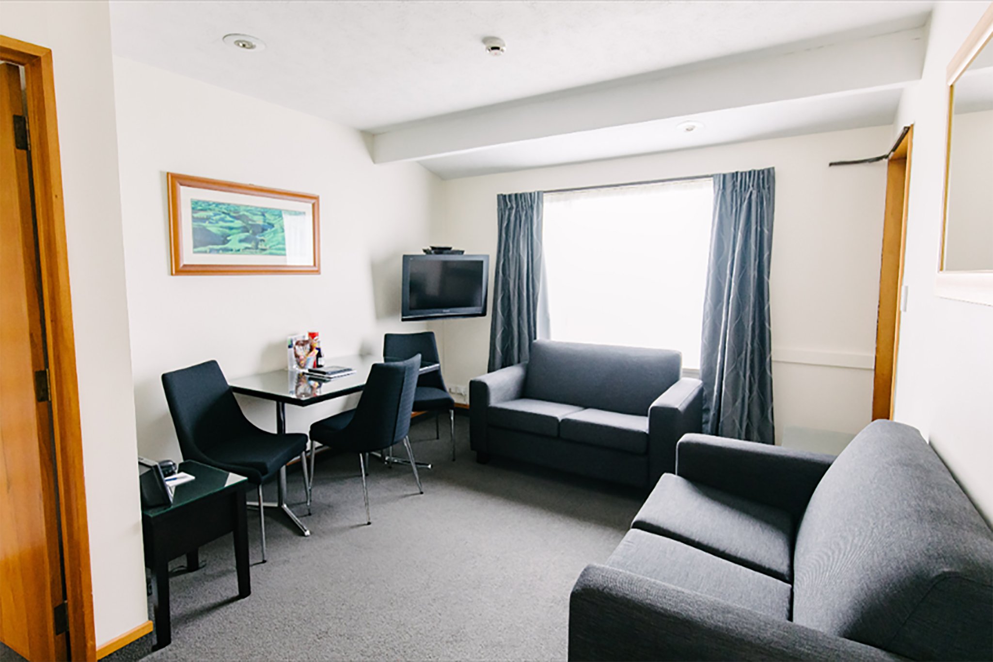 Airport Gateway Motor Lodge 54/58