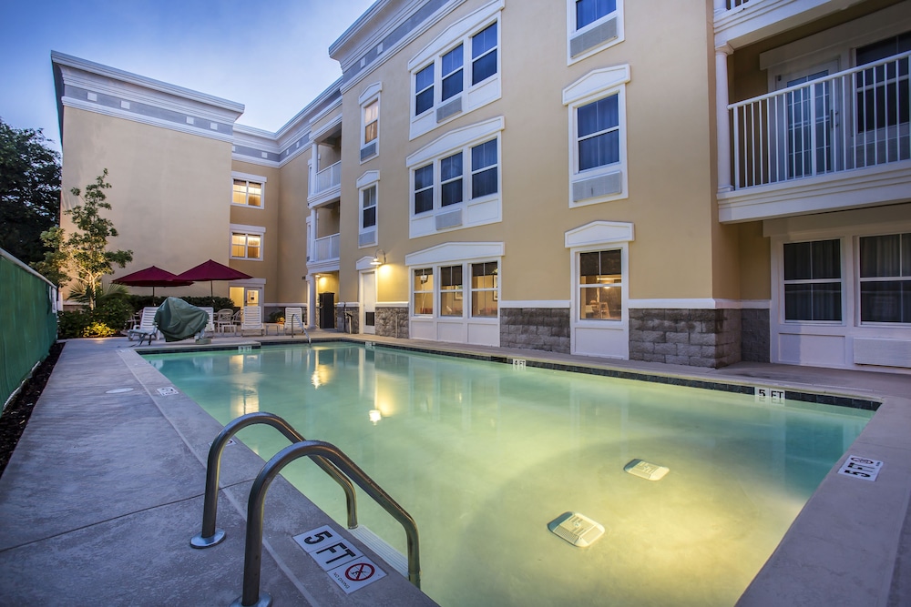 Comfort Suites At Isle Of Palms Connector 1/48