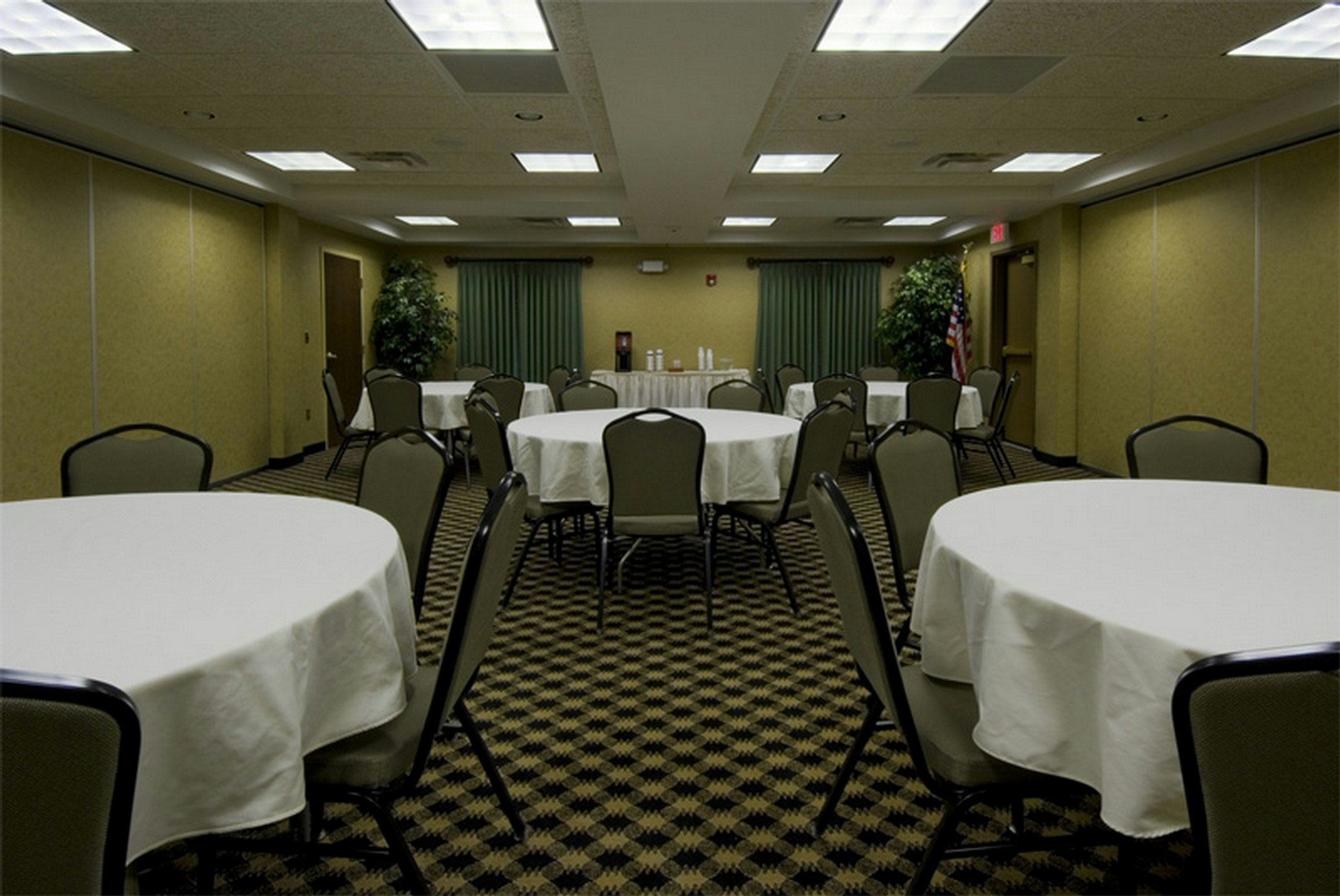 Hampton Inn Marshall, MI 37/40