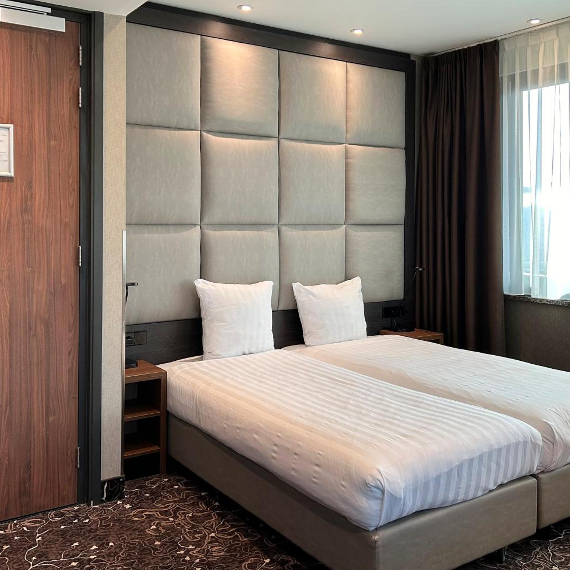 Room, Quadruple
