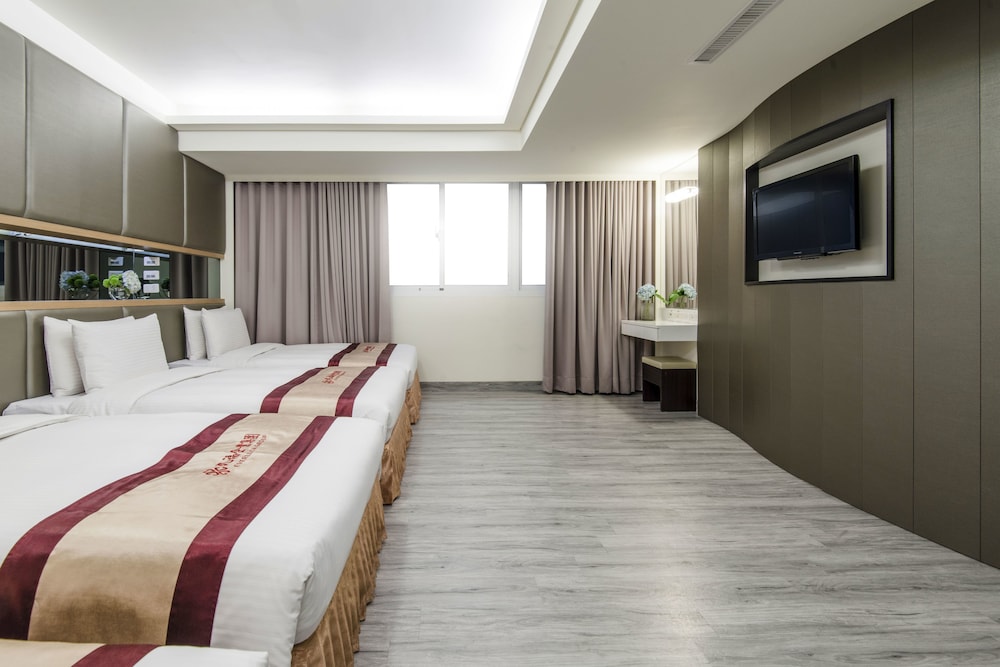 Harmonious Hotel 25/48