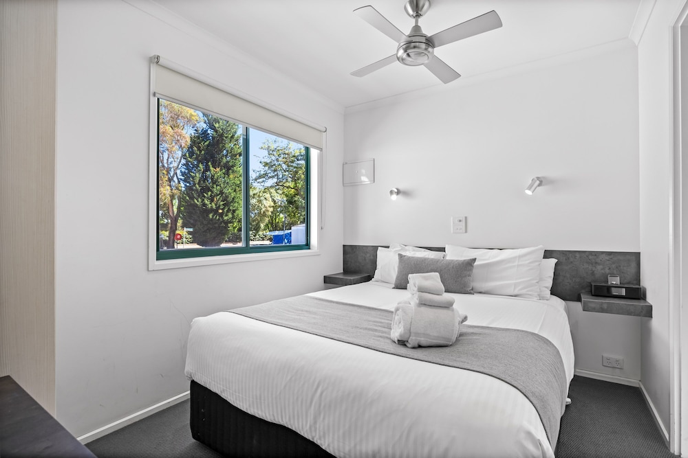 EUREKA STOCKADE HOLIDAY PARK 32/80