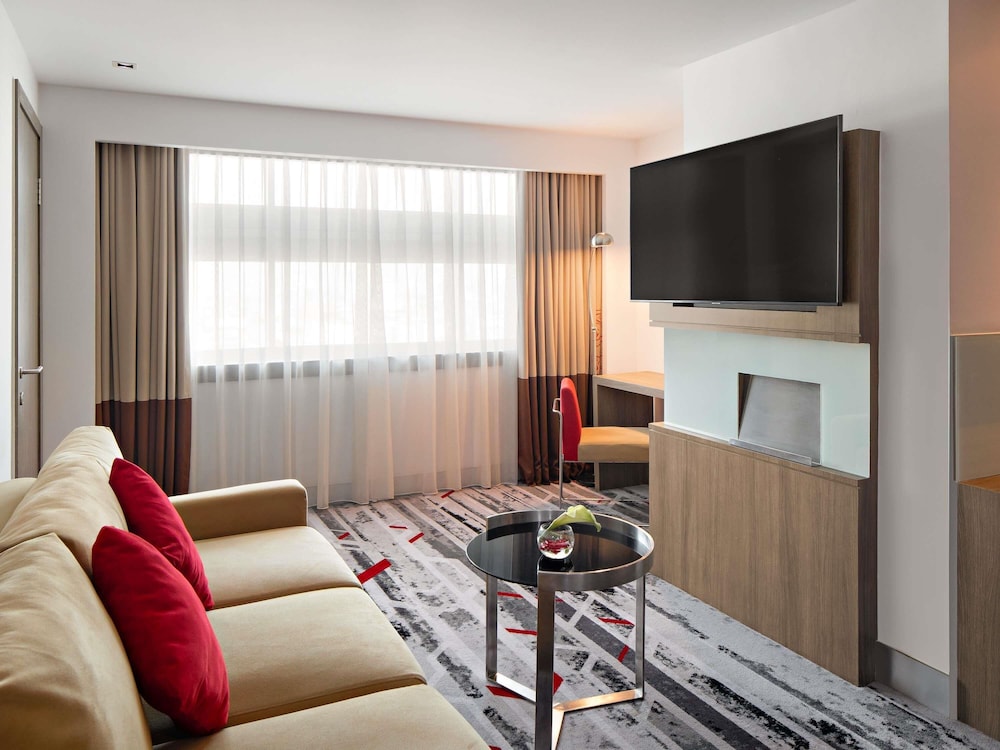 Novotel Jakarta Gajah Mada 33/49