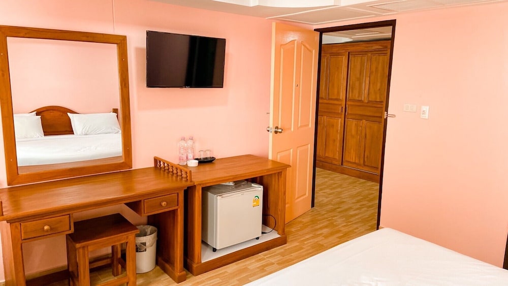 A.A. Pattaya Golden Beach Hotel 25/43