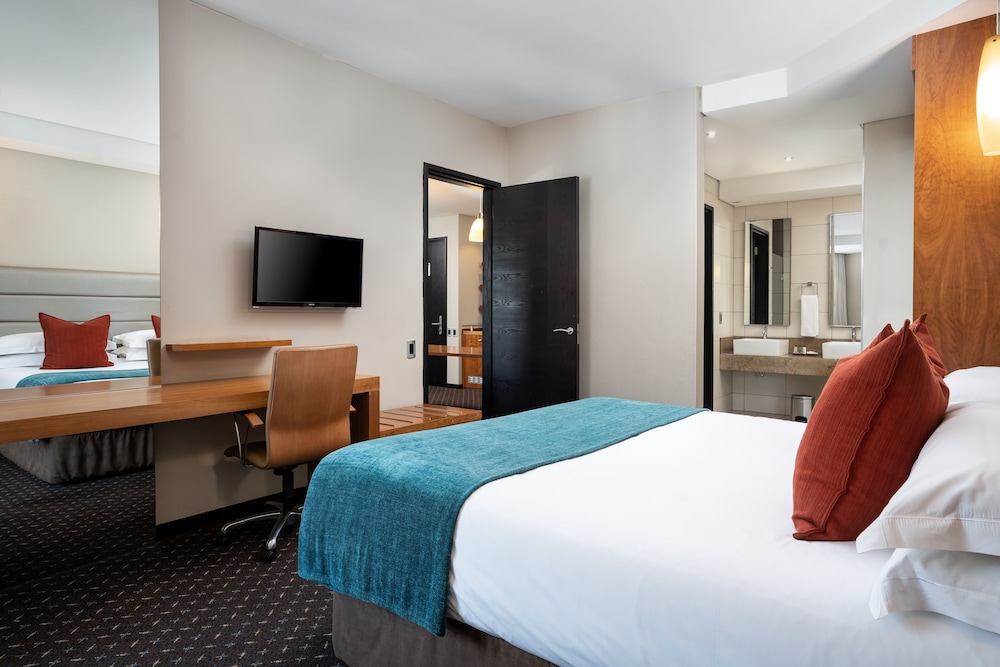 Premier Hotel Or Tambo 14/66