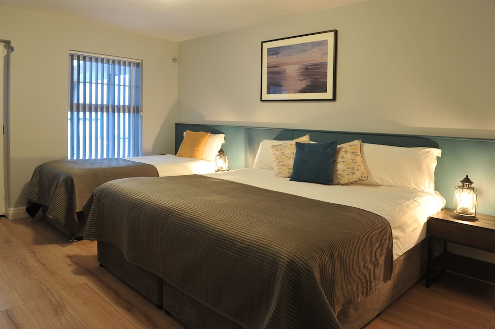 The Gateway Lodge Donegal 24/56