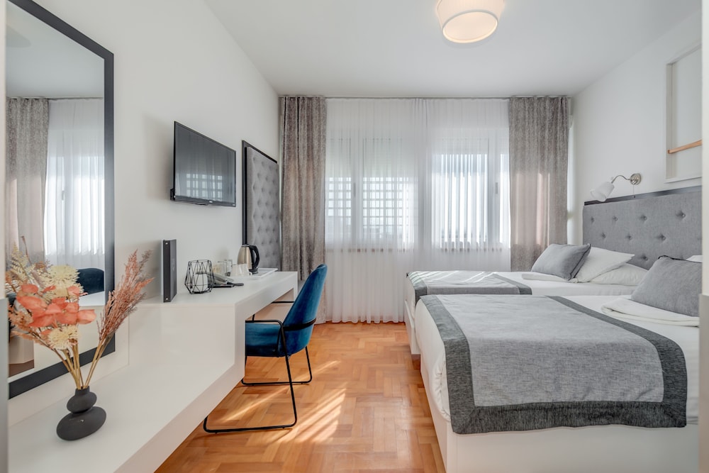Hotel Pax 38/98