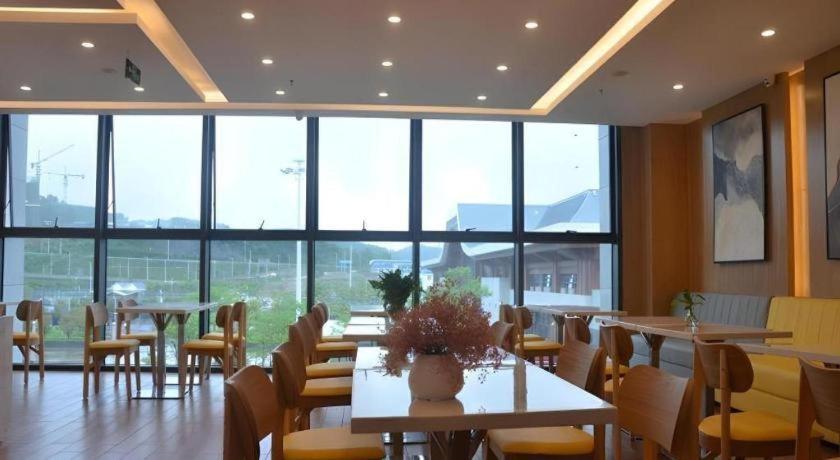 GreenTree Inn Guiyang Wudang District High-speed Railway East Station 30/43