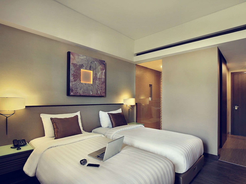 DELUXE, TWIN BEDS, POOL VIEW, BALCONY