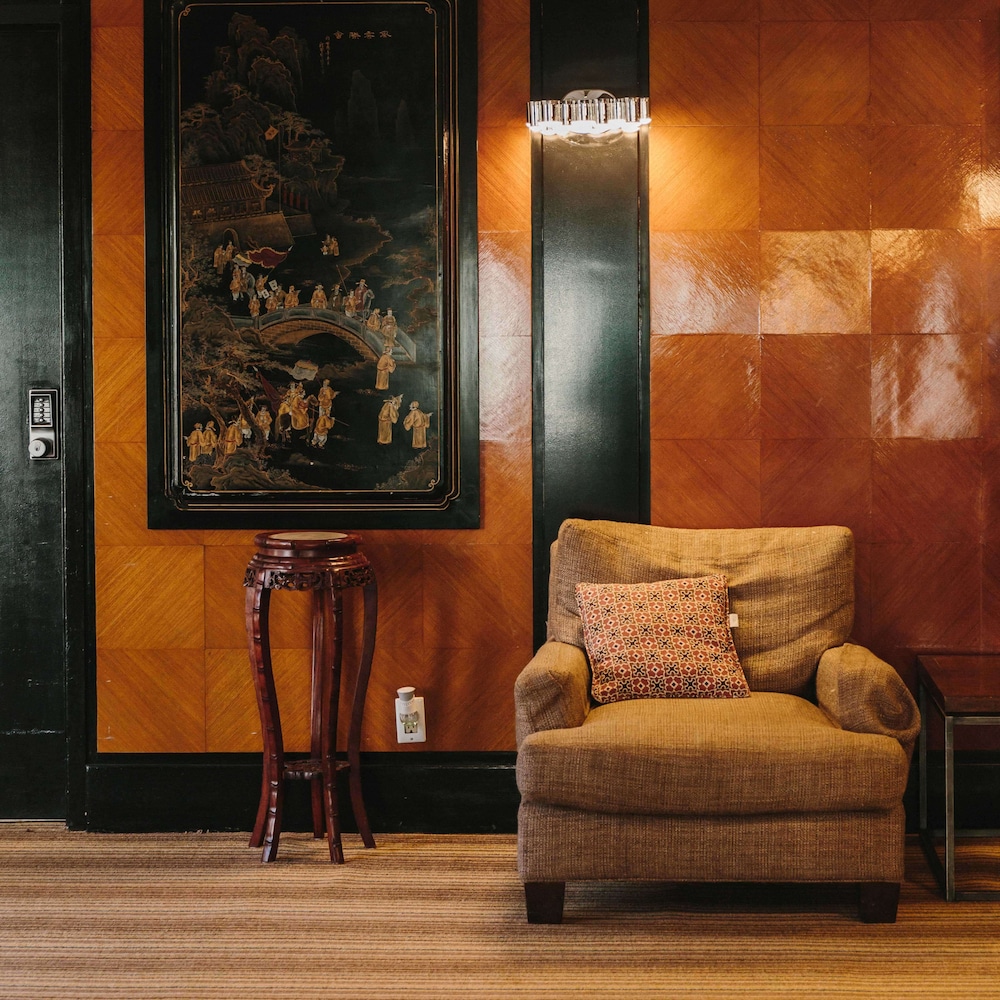 Stamford Suites Hotel 4/43