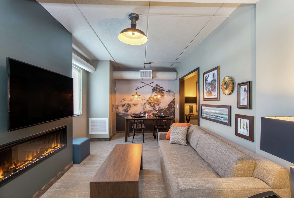 Hotel Saranac Curio Collection By Hilton 31/63