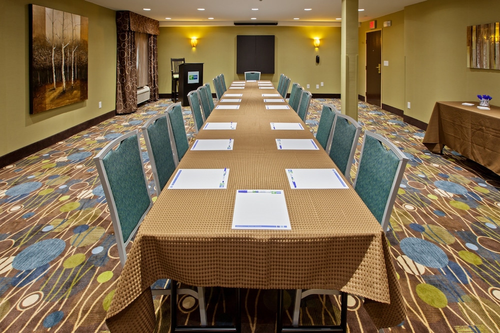 HOLIDAY INN EXPRESS BOWLING GREEN 50/72