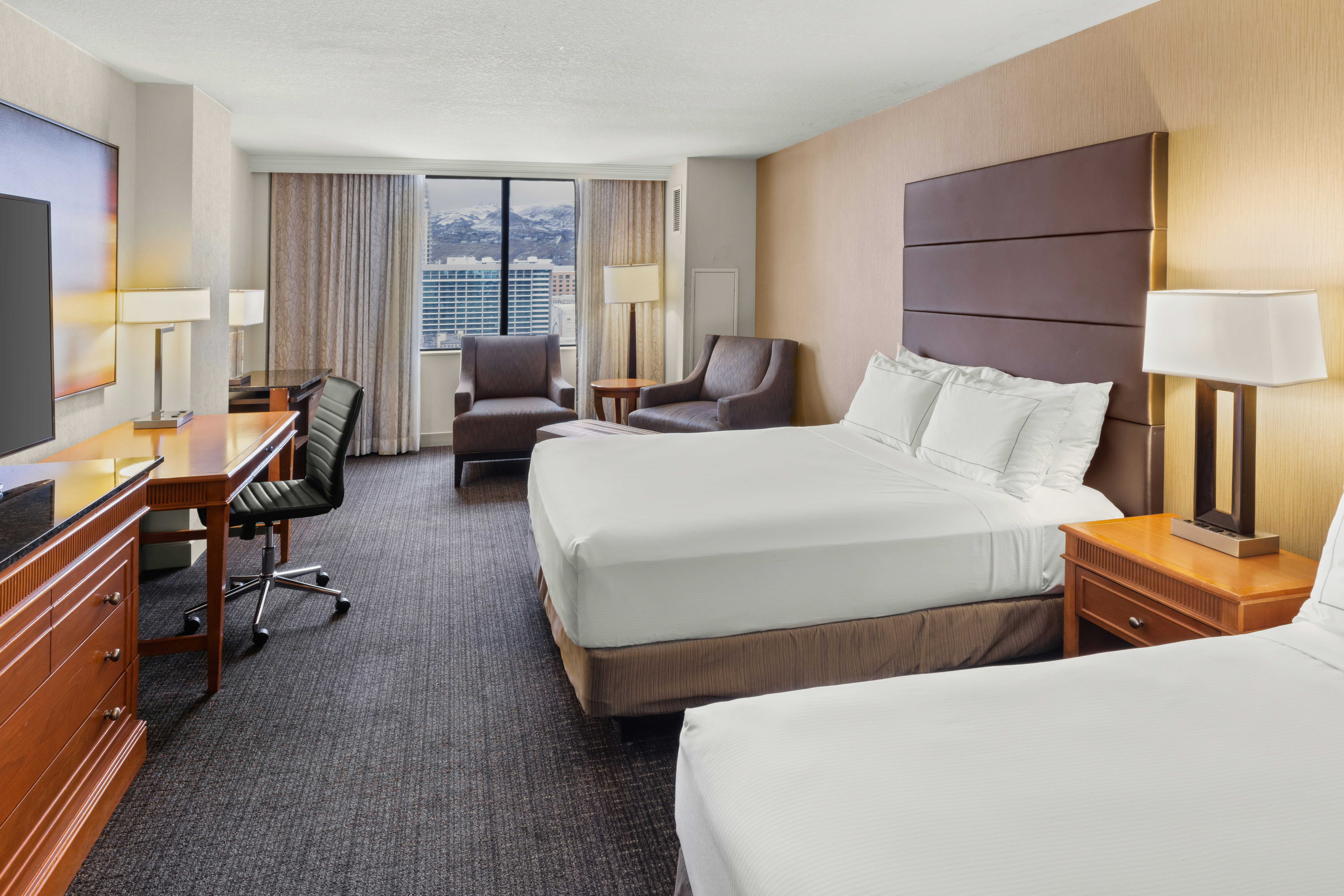DELUXE, 2 QUEEN BEDS, CITY VIEW