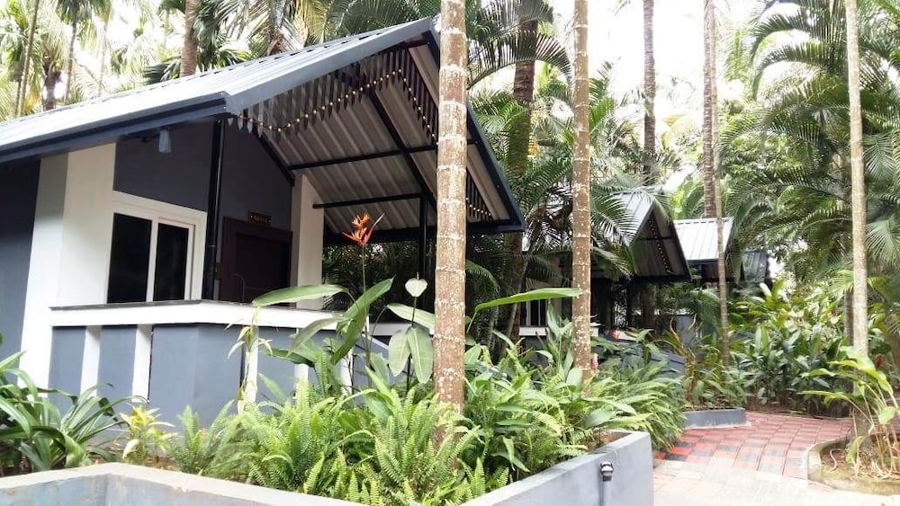 PARUMPARA HOLIDAY RESORT