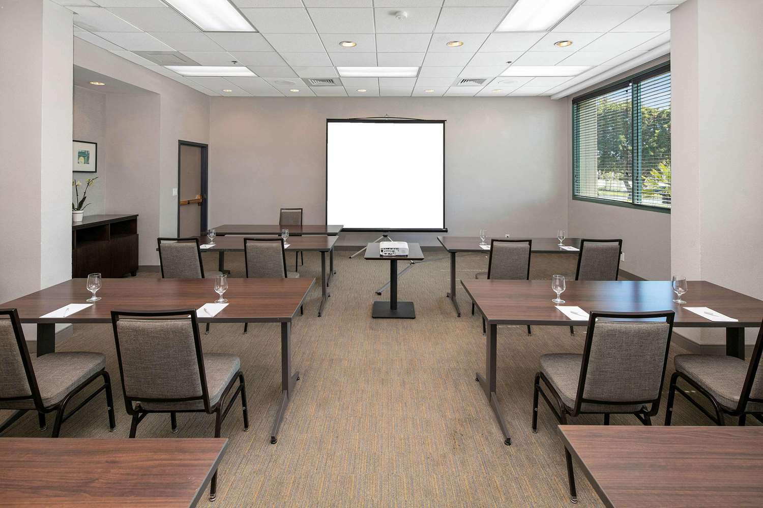Country Inn and Suites by Radisson San Diego North CA 27/31