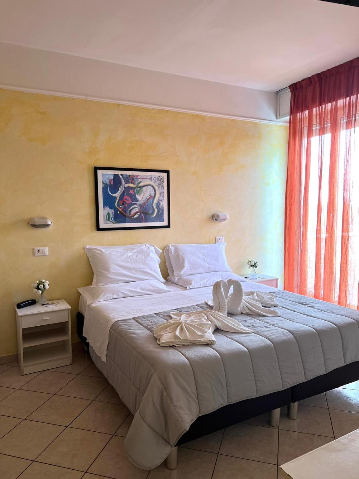Room, Double Bed