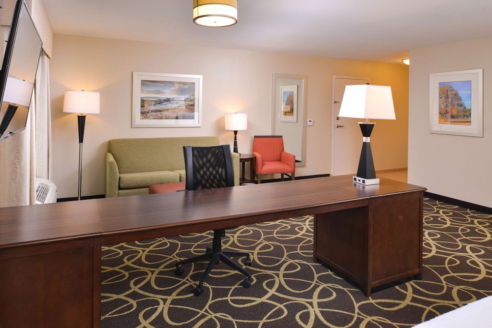 HAMPTON INN OMAHA MIDTOWN-AKSARBEN AREA 8/50