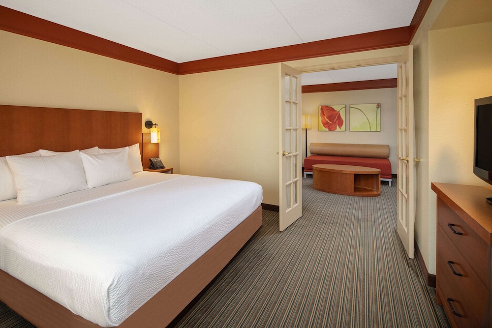 La Quinta Inn & Suites by Wyndham Atlanta Ballpark/Galleria 14/64