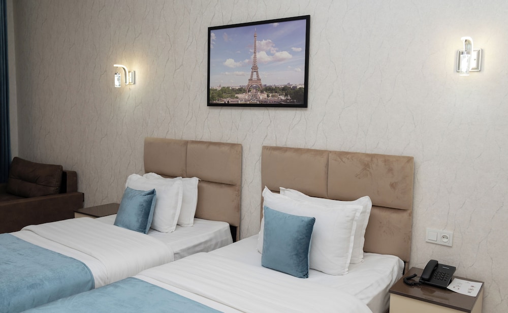 STANDARD, TWIN BEDS, WITH EXTRA BED