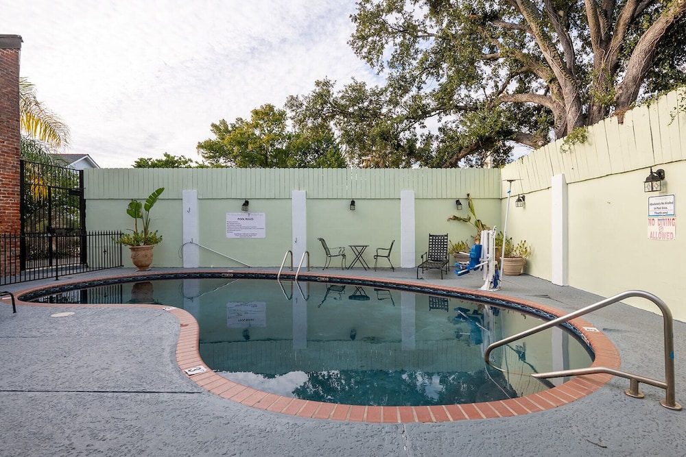 French Quarter Suites Hotel 50/55