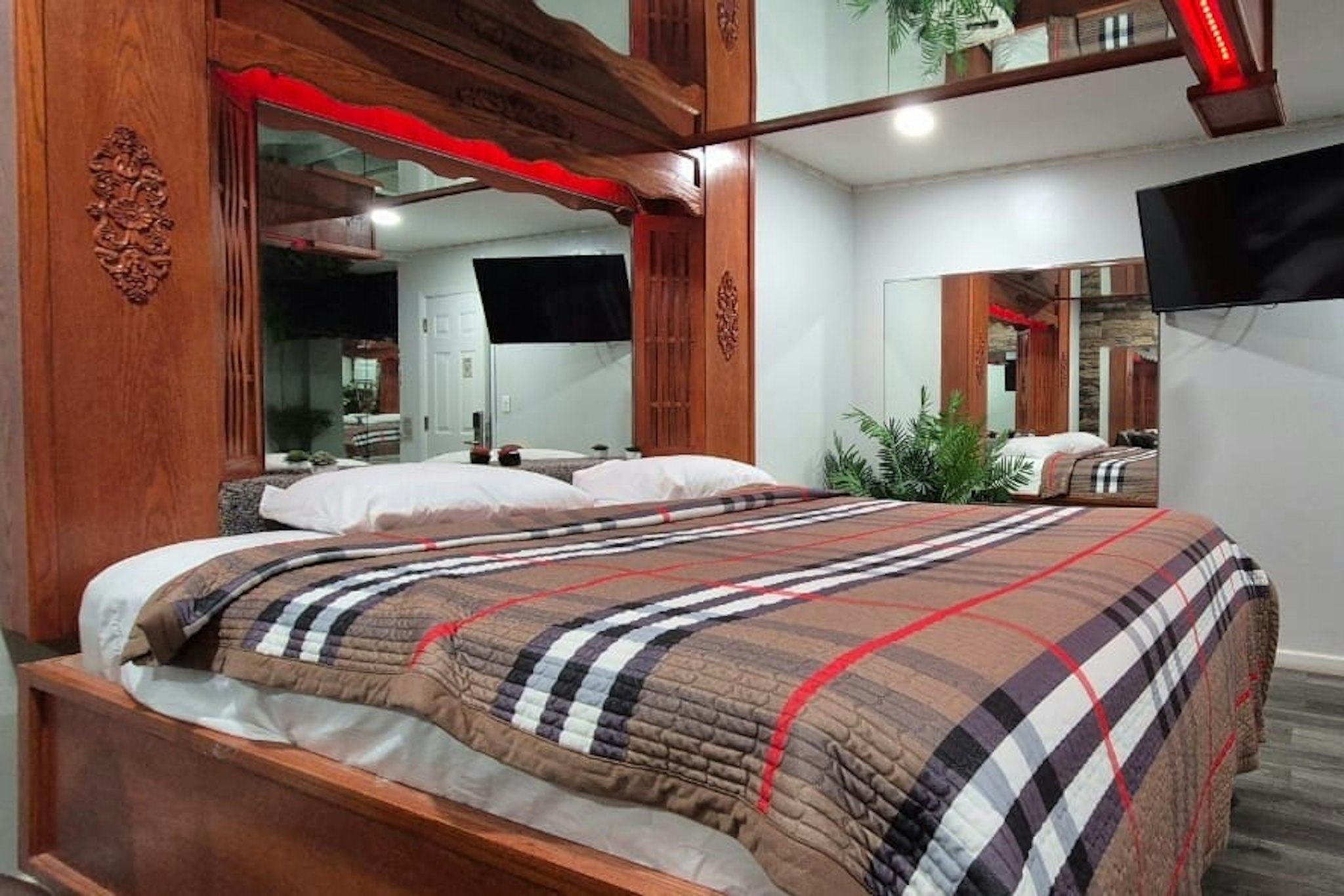 King Bed Non-Smoking with Jetted Tub