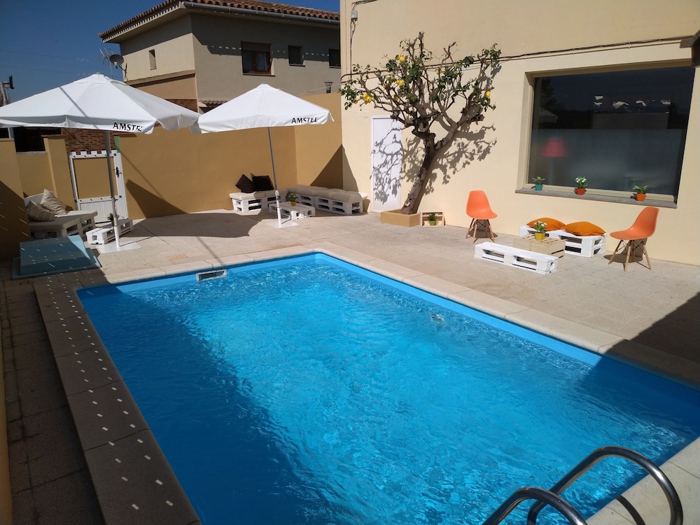 HOSTAL L´ESPLAI 12/13