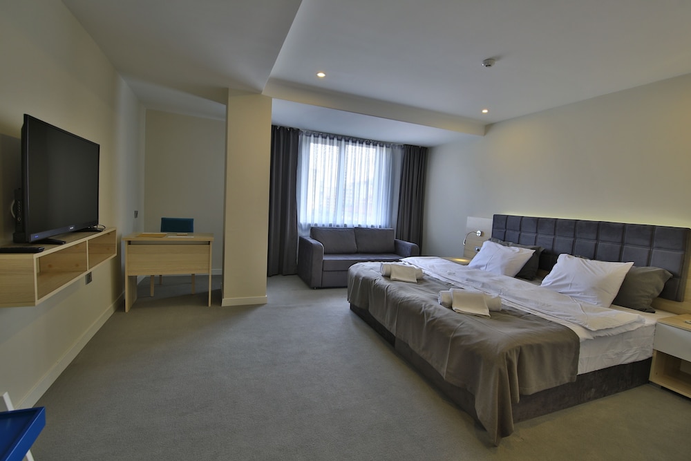 Leto City Hotel 4/35
