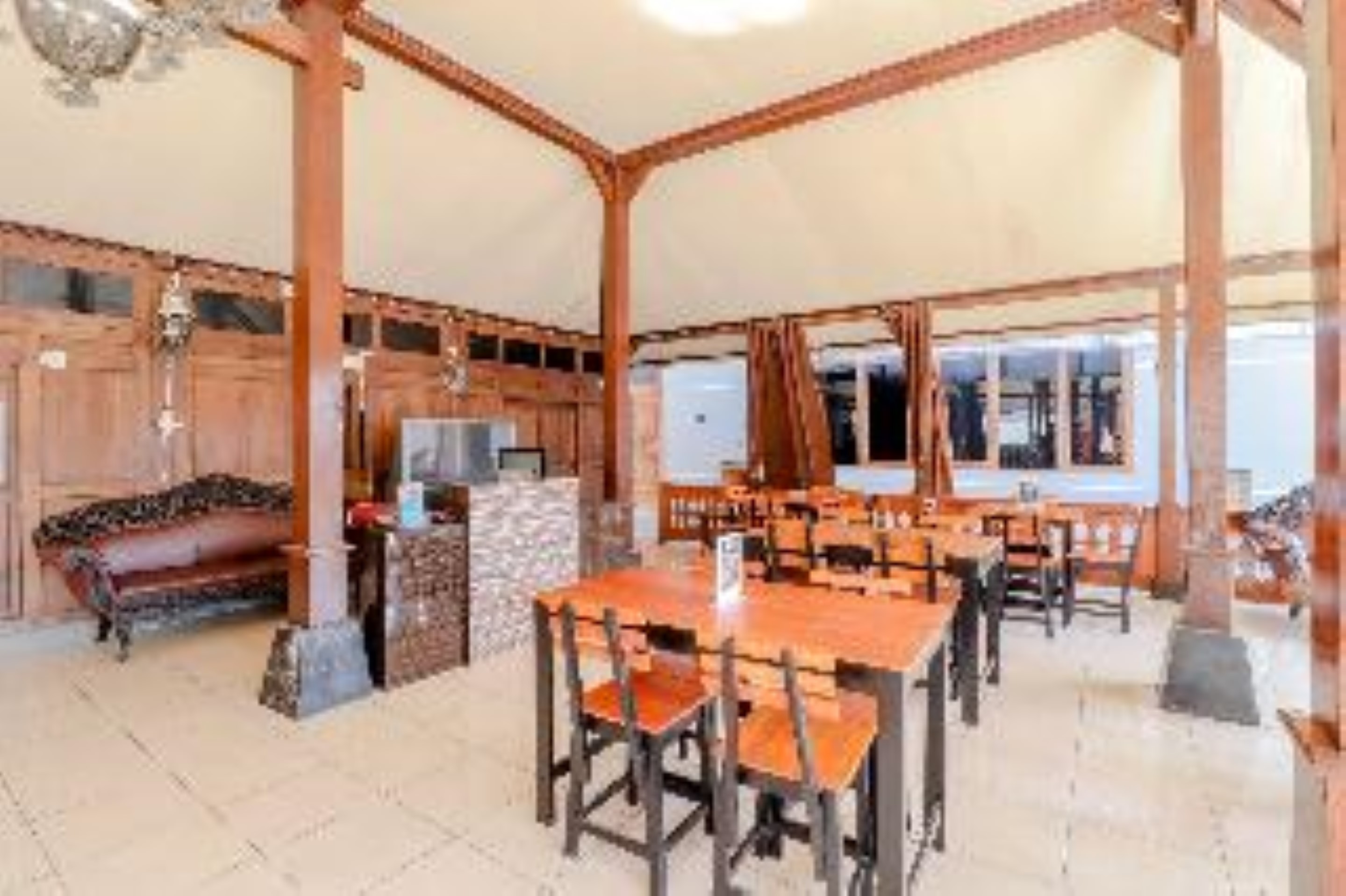 Griya Limasan Hotel by ZUZU 16/17