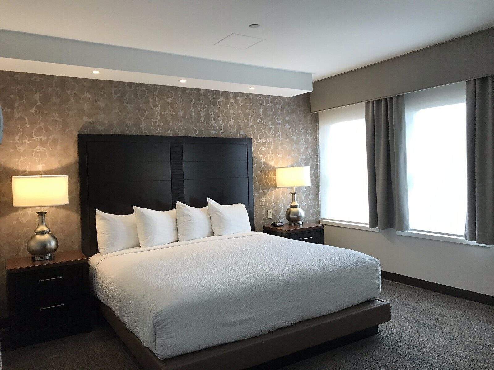 STUDIO, KING BED
