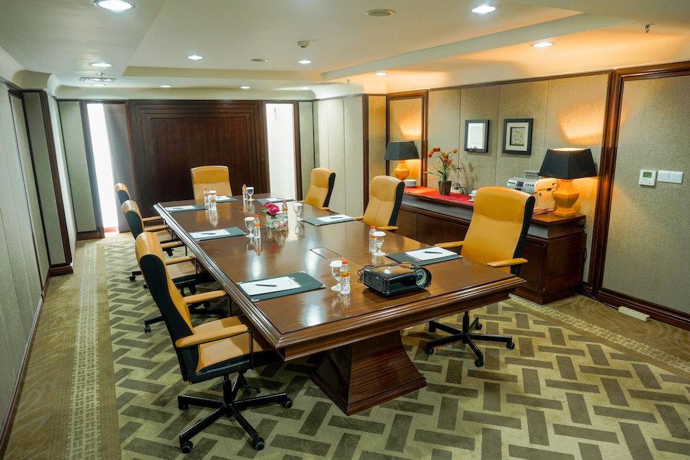 Swiss-Belhotel Serpong 26/37
