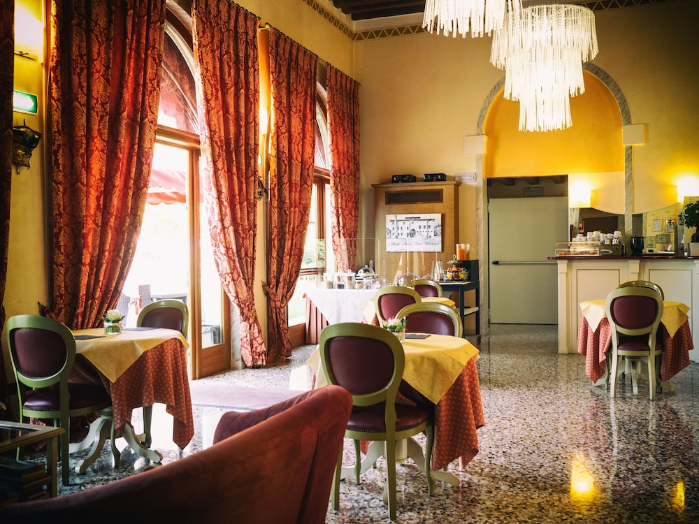 Albergo Antica Corte Marchesini 30/50